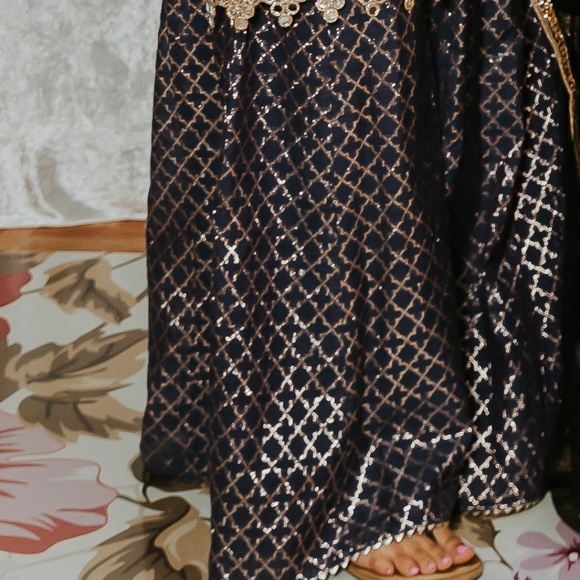 Ladies Sharara Indian Suit - Picture 5 of 5